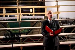 Superintendent Hans-Georg Furian wies in seinem Grußwort auf den Reichtum und die Vielfalt der Chormusik im Kirchenkreis Lichtenberg-Oberspree hin. Foto: Jürgen Bosenius / kkklios