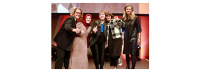 Gratulation an Kübra Dalkilic (2.v.l.), Maike Schöfer (Mitte) und Rebecca Rogowski (2.v.r.). Foto: Internationaler Deutscher PR-Preis