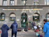 Musikalischer Ostergruß in Alten- und Pflegeheimen – Ökumenische Aktion des Posaunendienstes der EKBO, hier vor dem Lutherhaus der Mathilde-Zimmer-Stiftung in Berlin-Kreuzberg. Foto: kklios.de