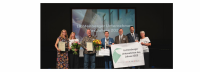 Ausgezeichnet: Lichtenberger Unternehmen des Jahres 2023 – 3.v.l: Erik van Look (Evangelischer Friedhofsverband Süd-Ost), daneben: Martin Schaefer (Bezirksbürgermeister). Bild: BA Lichtenberg/ Jens Ahner