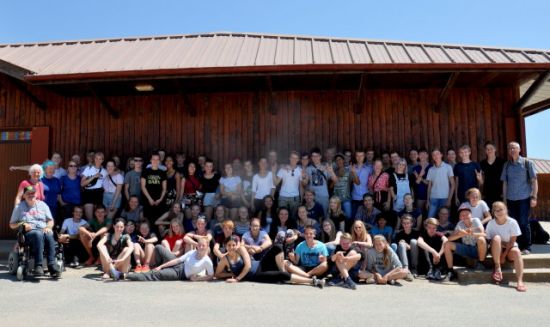Gruppenbild: Klosterfahrt nach Taizé 2018 - Ökumenische Reise der Jugend in Köpenick. Foto: Anne-Katrin Arter