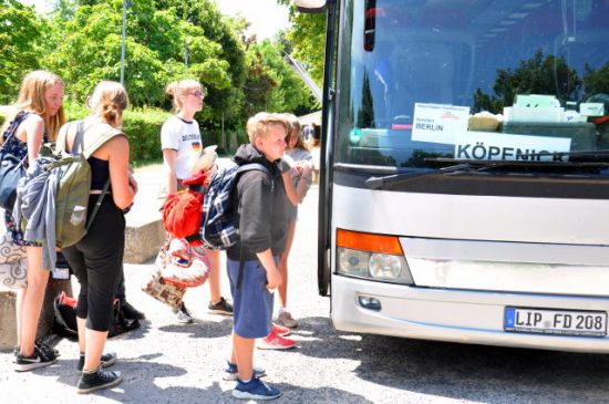 Buseinstieg: Klosterfahrt nach Taizé 2018 - Ökumenische Reise der Jugend in Köpenick. Foto: Anne-Katrin Arter