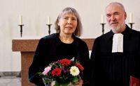Pfarrerin Ulrike Becker und Superintendent Hans-Georg Furian nach dem Verabschiedungsgottesdienst am 20. März 2019 in der Kapelle des Alexianer Krankenhauses Hedwigshöhe in Bohnsdorf. Foto: Jürgen Bosenius / kklios.de