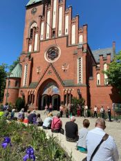 Evangelische Kirchengemeinde Berlin-Friedrichshagen: Vorplatz der Christophoruskirche nach einjährigen Bauarbeiten offiziell eröffnet. Foto: Ev. Kirchengemeinde Berlin-Friedrichshagen