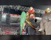 "Eiserne Bläser" des Ev. Kirchenkreises Berlin Süd-Ost spielen im Stadion An der Alten Försterei beim Weihnachtssingen 2024 von Union Berlin. Foto: EKBSO