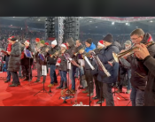 "Eiserne Bläser" des Ev. Kirchenkreises Berlin Süd-Ost spielen im Stadion An der Alten Försterei beim Weihnachtssingen 2024 von Union Berlin. Foto: EKBSO