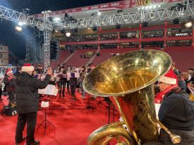 Weihnachtssingen 2023 bei Union Berlin: "Eiserne Bläser" des Ev. Kirchenkreises Berlin Süd-Ost im Stadion An der Alten Försterei. Foto: Jürgen Bosenius