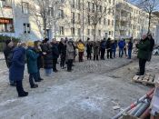 Ein Teil der Richtfest-Gäste und Superintendent Hans-Georg Furian (rechts). Foto: ekbso.de