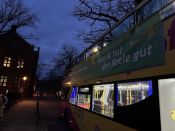 Alle Fotos hier! Weihnachtsbläserbus 2025: „Zugabe“-Rufe in Hellersdorf, wunderbarer Mitsing-Gottesdienst in der Erlöserkirche und 1.600 Euro für den Kältebus. Foto: Jürgen Bosenius