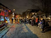 Alle Fotos hier! Weihnachtsbläserbus 2025: „Zugabe“-Rufe in Hellersdorf, wunderbarer Mitsing-Gottesdienst in der Erlöserkirche und 1.600 Euro für den Kältebus. Foto: Jürgen Bosenius