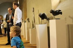 Skulpturen von Stefan Bassir in der Grünauer Friedenskirche. Foto: kklios
