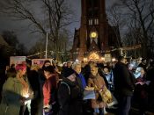 Alle Fotos hier! Weihnachtsbläserbus 2025: „Zugabe“-Rufe in Hellersdorf, wunderbarer Mitsing-Gottesdienst in der Erlöserkirche und 1.600 Euro für den Kältebus. Foto: Jürgen Bosenius