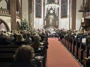 Alle Fotos hier! Weihnachtsbläserbus 2025: „Zugabe“-Rufe in Hellersdorf, wunderbarer Mitsing-Gottesdienst in der Erlöserkirche und 1.600 Euro für den Kältebus. Foto: Jürgen Bosenius