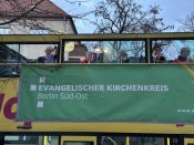 Alle Fotos hier! Weihnachtsbläserbus 2025: „Zugabe“-Rufe in Hellersdorf, wunderbarer Mitsing-Gottesdienst in der Erlöserkirche und 1.600 Euro für den Kältebus. Foto: Jürgen Bosenius
