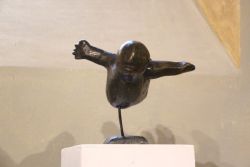 "Flieger" - Skulpturen von Stefan Bassir in der Grünauer Friedenskirche. Foto: kklios