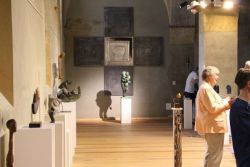Skulpturen von Stefan Bassir in der Grünauer Friedenskirche. Foto: kklios