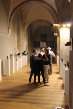 Skulpturen von Stefan Bassir in der Grünauer Friedenskirche. Foto: kklios