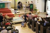 Kindermusical „Der barmherzige Samariter“ begeistert in der Karlshorster „Kirche zur frohen Botschaft“ am 19. Juni 2022. Foto: Jürgen Bosenius / Kirchenkreis Berlin Süd-Ost