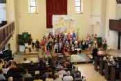 Kindermusical „Der barmherzige Samariter“ begeistert in der Karlshorster „Kirche zur frohen Botschaft“ am 19. Juni 2022. Foto: Jürgen Bosenius / Kirchenkreis Berlin Süd-Ost