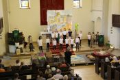 Kindermusical „Der barmherzige Samariter“ begeistert in der Karlshorster „Kirche zur frohen Botschaft“ am 19. Juni 2022. Foto: Jürgen Bosenius / Kirchenkreis Berlin Süd-Ost