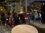 „Musik tut der Seele gut“ – Der Weihnachtsbläserbus des Ev. Kirchenkreises Berlin Süd-Ost trotzt der Kälte: Überraschte Tierpark-Gäste, Handy-Aufnahmen wie bei einem Rock-Konzert und ein ganz besonderer Moment. Foto: Jürgen Bosenius