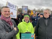 „Für Demokratie. Gegen Ausgrenzung.“ Viele Menschen aus dem Ev. Kirchenkreis Berlin Süd-Ost bei „Hand in Hand“-Demonstration am 3. Februar 2024 vor dem Bundestag. Foto: Jürgen Bosenius