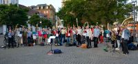 Mehr als 40 Bläserinnen und Bläser aus verschiedenen Posaunenchören des Kirchenkreises Lichtenberg-Oberspree haben am 21. Juni 2016 bei Fête de la Musique auf dem Köpenicker Schlossplatz gespielt. Foto: Sara von Eitzen