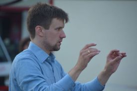 Chorleiter Michael Dallmann - mehr als 40 Bläserinnen und Bläser aus verschiedenen Posaunenchören des Kirchenkreises Lichtenberg-Oberspree haben am 21. Juni 2016 bei Fête de la Musique auf dem Köpenicker Schlossplatz gespielt. Foto: Sara von Eitzen