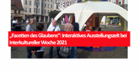 Während der Interkulturellen Woche war die interaktive Ausstellung "Facetten des Glaubens" am 26. September in der Altstadt Köpenick anzutreffen. Superintendent Hans-Georg Furian hier im Gespräch. Foto: SozDia Stiftung Berlin