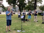 Der Kirchenkreisposaunenchor vor dem Rathaus Köpenick: Fête de la Musique 2023 – auch im Kirchenkreis Berlin Süd-Ost war ganz schön was los am 21. Juni! Foto: Jürgen Bosenius