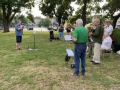 Der Kirchenkreisposaunenchor vor dem Rathaus Köpenick: Fête de la Musique 2023 – auch im Kirchenkreis Berlin Süd-Ost war ganz schön was los am 21. Juni! Foto: Jürgen Bosenius