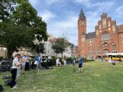 Der Kirchenkreisposaunenchor vor dem Rathaus Köpenick: Fête de la Musique 2023 – auch im Kirchenkreis Berlin Süd-Ost war ganz schön was los am 21. Juni! Foto: Jürgen Bosenius