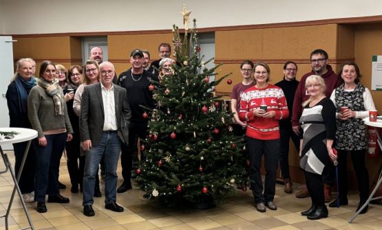 Eine gesegnete Advents- und Weihnachtszeit wünschen Ihnen die hauptamtlich Mitarbeitenden des Ev. Kirchenkreises Berlin Süd-Ost im Kirchlichen Verwaltungsamt und in der Superintendentur. Foto: EKBSO