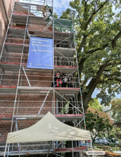 Ein Meilenstein der Sanierung: Richtfest an der Stadtkirche in Köpenick. Foto: T. Kasischke