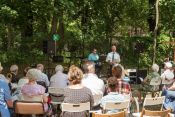 „Weil hier etwas mit Zukunft passiert!“ – Diakonie-Sommerfest im Pfarrgarten der Ev. Kirchengemeinde Lichtenberg. Fotos: SozDia Stiftung Berlin