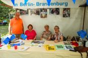 „Weil hier etwas mit Zukunft passiert!“ – Diakonie-Sommerfest im Pfarrgarten der Ev. Kirchengemeinde Lichtenberg. Fotos: SozDia Stiftung Berlin