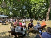 „Weil hier etwas mit Zukunft passiert!“ – Diakonie-Sommerfest im Pfarrgarten der Ev. Kirchengemeinde Lichtenberg. Foto: Jürgen Bosenius