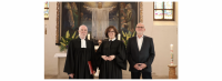 Nach dem Einführungsgottesdienst (v.l.n.r.): Superintendent Hans-Georg Furian, Pfarrerin Mechthild Metzner und Helmut Zeddies, Vorsitzender des Gemeindekirchenrats. Foto: Jürgen Bosenius / ekbso.de