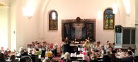 Der Posaunenchor Berlin-Wilhelmshagen musiziert im Jubiläumsgottesdienst in der Taborkirche anlässlich seines 60-jährigen Bestehens unter Leitung von Kantor Johannes Raudszus. Foto: kklios