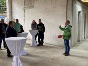 „Zeichen der Hoffnung“ – Richtfest für Kita auf dem Butenfeld in Fredersdorf-Vogelsdorf mit vielen Gästen. Foto: Ev. Kirchenkreis Berlin Süd-Ost