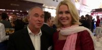 Mit Manuela Schwesig (SPD), Bundesministerin für Familie, Senioren, Frauen und Jugend, sprach Superintendent Hans-Georg Furian am Rande der EKD-Synode in Magdeburg über Religionspädagogik, Kinderbetreuung und Kinderrechte. Foto: kklios