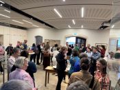 Mehr als 150 Pfarrerinnen und Pfarrer aus den zehn Berliner Kirchenkreisen beim Berliner Sprengelkonvent in der Friedrichshagener Christophoruskirche. Foto: Bosenius