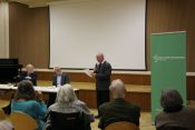 „Natürlich, Demokratie ist anstrengend!“ – Wolfgang Thierse zu Gast beim „4. Lichtenberger Dialog“ des Ev. Kirchenkreises Berlin Süd-Ost. Foto: Jürgen Bosenius / Ev. Kirchenkreis Berlin Süd-Ost