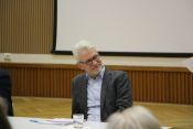 „Natürlich, Demokratie ist anstrengend!“ – Wolfgang Thierse zu Gast beim „4. Lichtenberger Dialog“ des Ev. Kirchenkreises Berlin Süd-Ost. Foto: Jürgen Bosenius / Ev. Kirchenkreis Berlin Süd-Ost