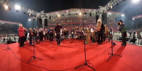 Union Berlin: "Eiserne Bläser" des Ev. Kirchenkreises Berlin Süd-Ost spielen beim Weihnachtssingen 2022 im Stadion An der Alten Försterei. Foto: Jürgen Bosenius