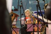Union Berlin: "Eiserne Bläser" des Ev. Kirchenkreises Berlin Süd-Ost spielen beim Weihnachtssingen 2022 im Stadion An der Alten Försterei. Foto: Jürgen Bosenius