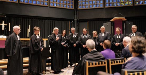 Berlins Generalsuperintendentin Ulrike Trautwein verabschiedet – die Berliner Superintendentinnen und Superintendenten sagen am Sonntag, 8. Dezember 2024, "Auf Wiedersehen!". Fotos: Matthias Kindler