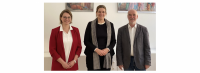 Zu Gast im Kirchenkreis: Konsistorialpräsidentin Dr. Viola Vogel (Mitte), Leiterin der landeskirchlichen Verwaltung, mit Olivia Kauert, Leiterin des Verwaltungsamtes Berlin Süd-Ost, und Superintendent Hans-Georg Furian. Foto: Jürgen Bosenius