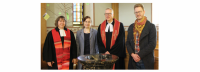 Auf Wiedersehen, Astrid Wekel (2.v.l.): Pfarrerin Marit von Homeyer, Pfarrer Ralf Musold und Katechet Johannes Steude. Foto: Jürgen Bosenius / Ev. Kirchenkreis Berlin Süd-Ost